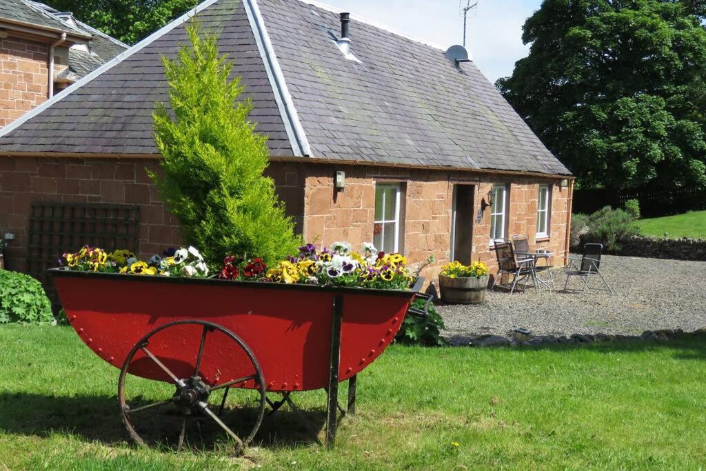 Harleyburn Cottages - Stables And Saddlery Melrose Buitenkant foto